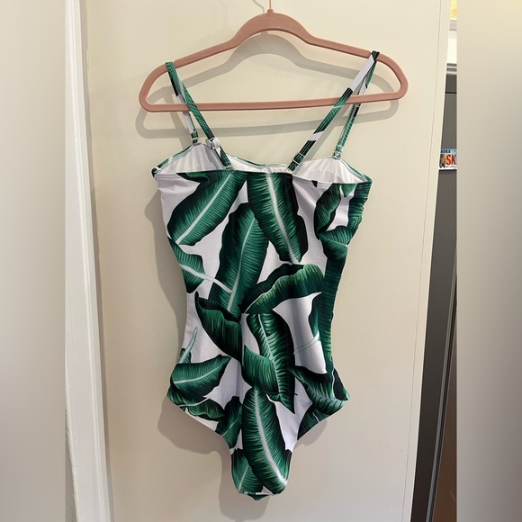 Size Large Hawaiian Leaf Print Swim Suit from Amazon - Picture 4 of 5
